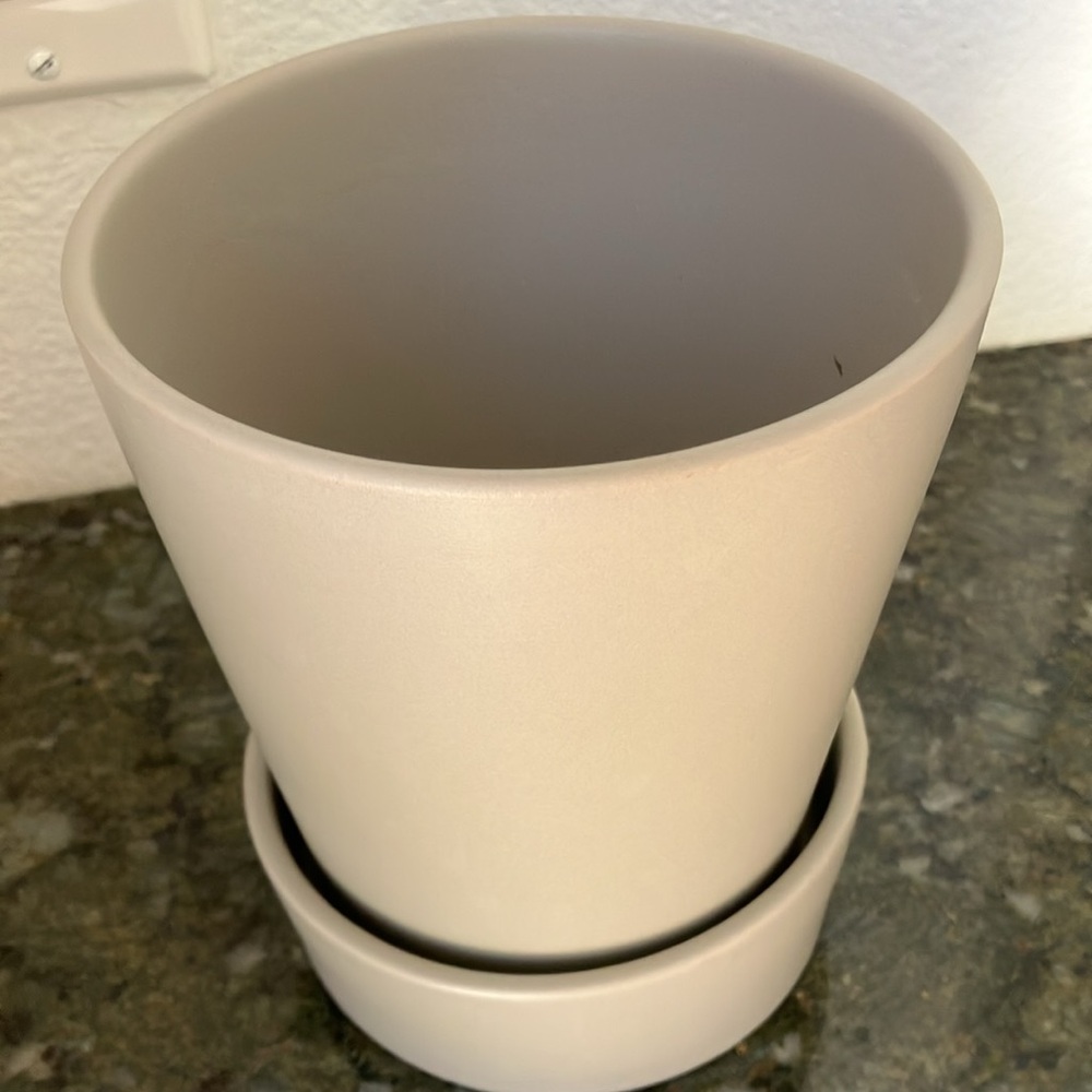 Ceramic Planter with Saucer - Picture 8 of 8